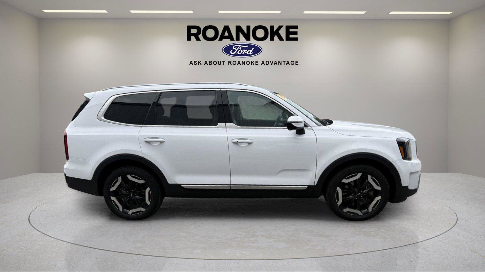 Used 2025 Kia Telluride S FWD image 10