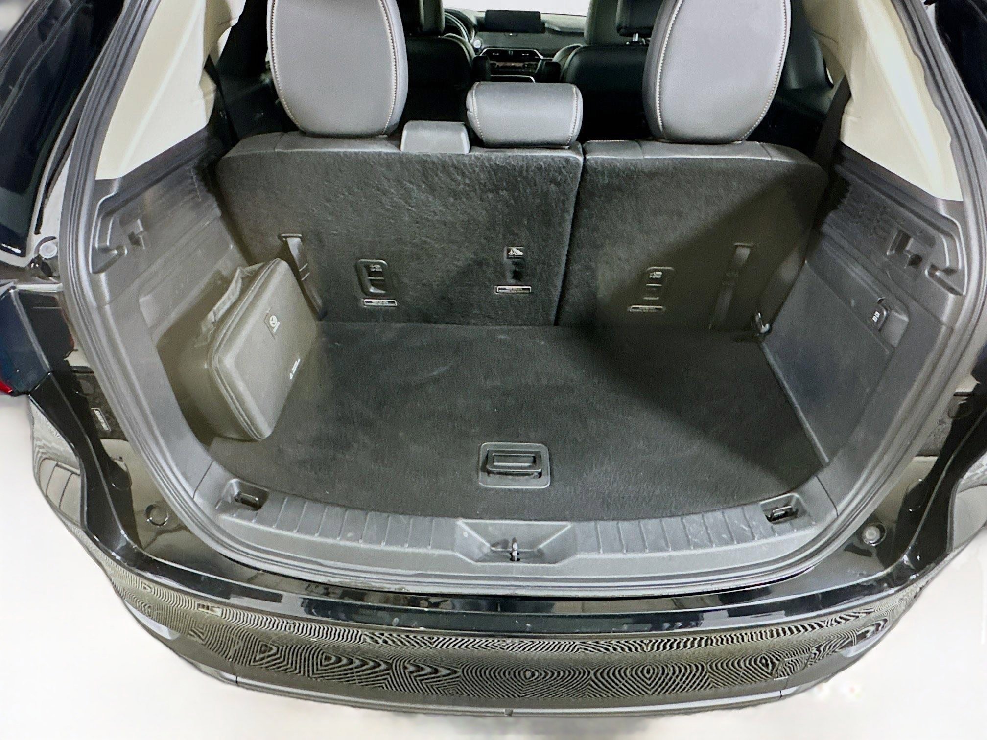 Used 2024 MAZDA CX-90 Plug-In Hybrid w/ Preferred AWD/4WD image 28