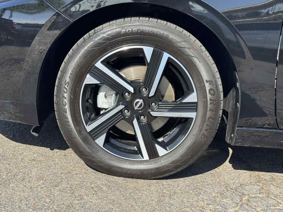 Used 2024 Nissan Sentra SV FWD image 6