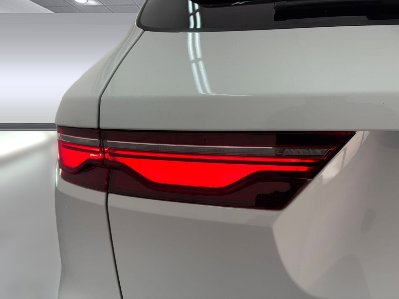 Used 2024 Jaguar F-PACE R-Dynamic S image 11