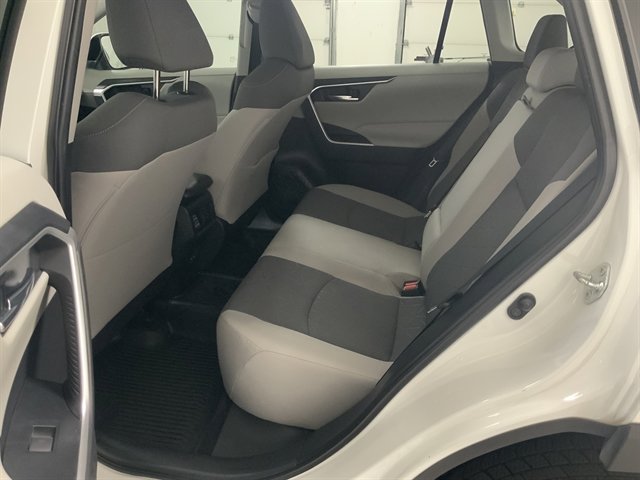 Used 2022 Toyota RAV4 XLE AWD/4WD image 15