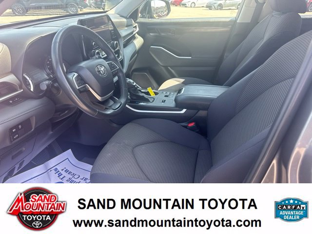 Used 2024 Toyota Highlander LE FWD image 11