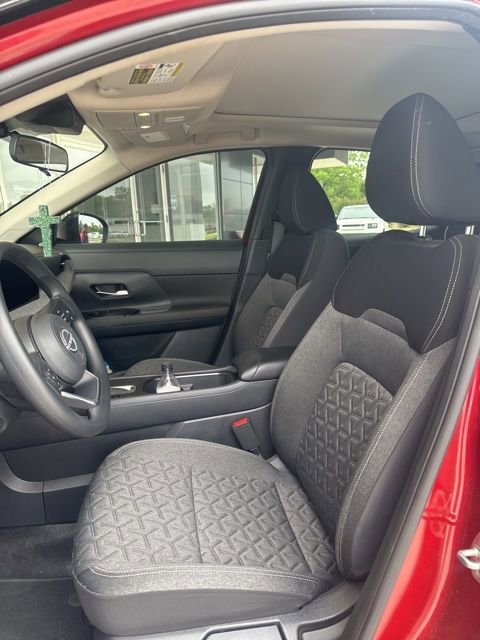 Used 2025 Nissan Kicks SV w/ SV Premium Package FWD image 6