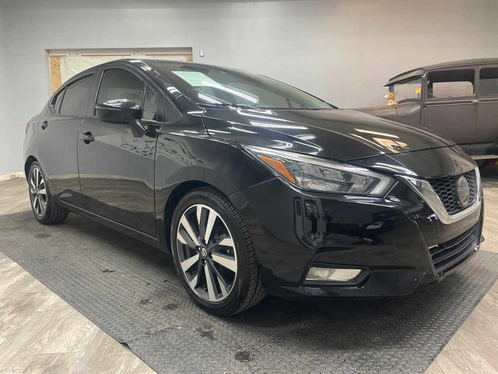 Used 2020 Nissan Versa SR w/ Convenience Package FWD image 3
