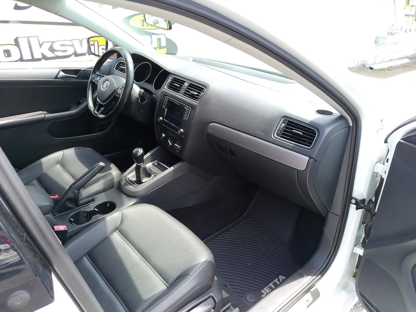 Used 2017 Volkswagen Jetta SE FWD image 27