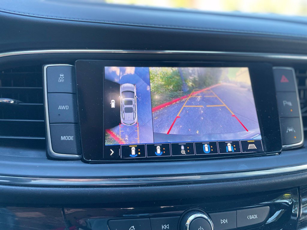 Used 2021 Buick Enclave Avenir w/ Avenir Technology Package AWD/4WD image 17