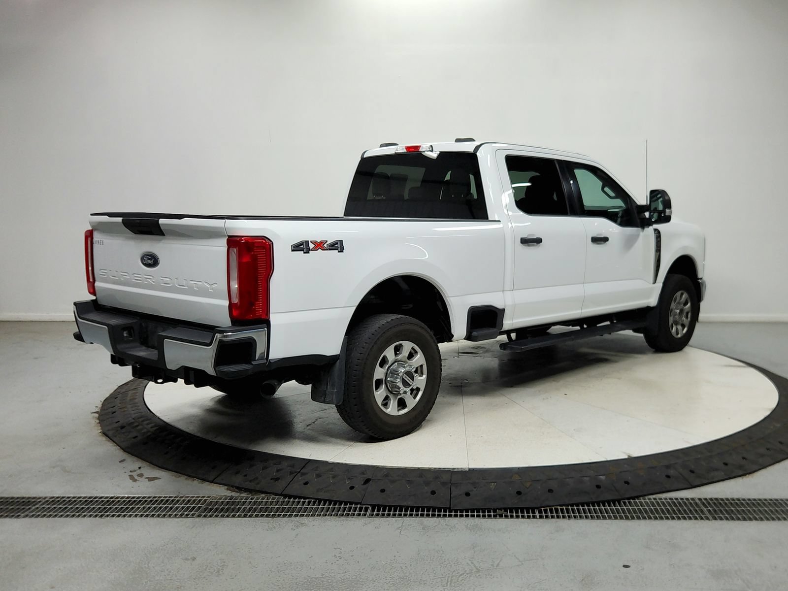 Used 2023 Ford F250 XLT AWD/4WD image 8