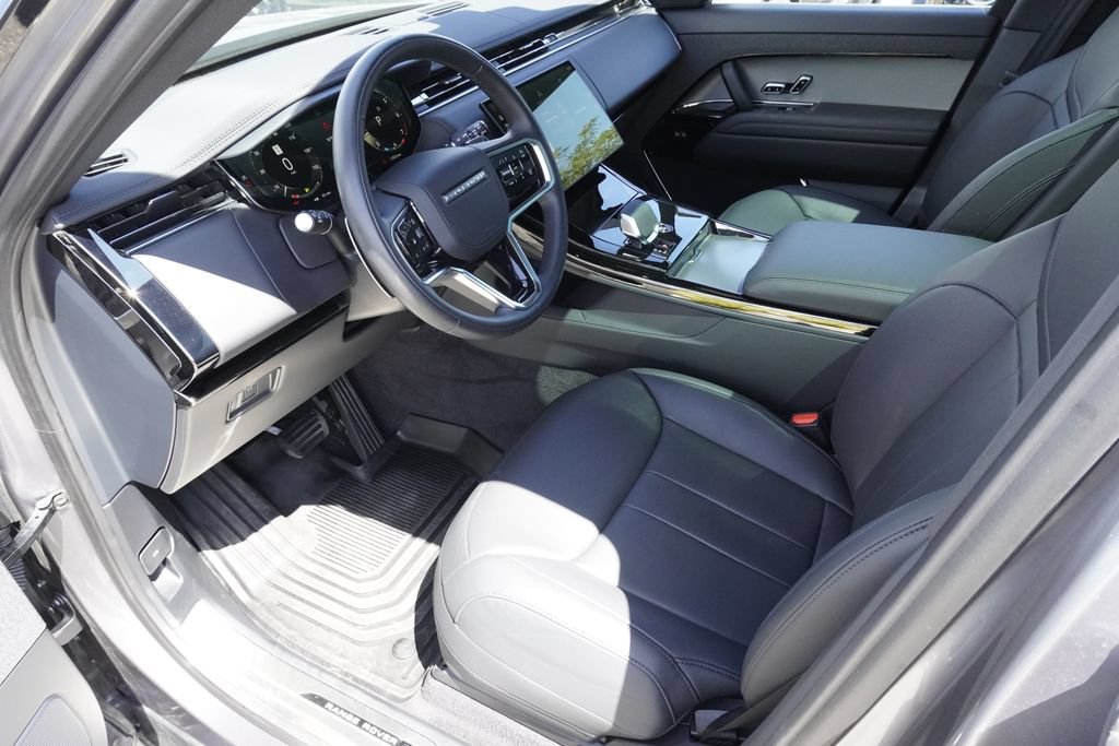 Used 2025 Land Rover Range Rover Sport SE AWD/4WD image 18