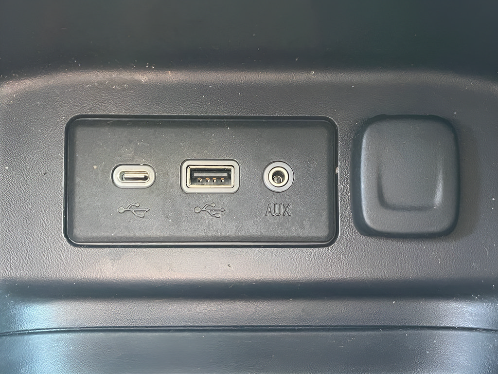 Used 2019 Chevrolet Equinox LT w/ Driver Convenience Package FWD image 34