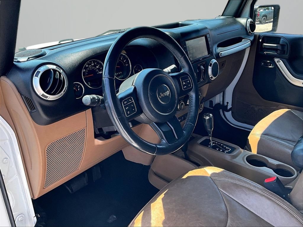 Used 2015 Jeep Wrangler Unlimited Sahara w/ Connectivity Group AWD/4WD image 15
