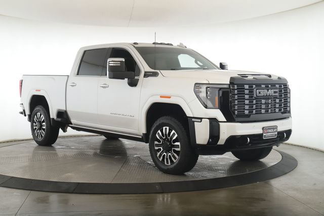 Used 2025 GMC Sierra 3500 Denali Ultimate AWD/4WD image 2