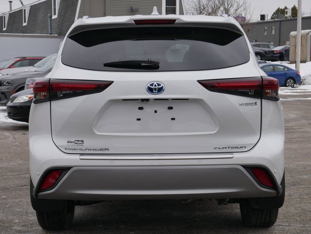 Used 2024 Toyota Highlander Platinum image 5