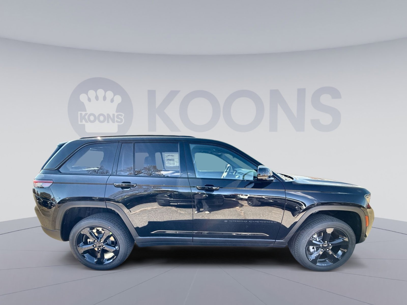 New 2025 Jeep Grand Cherokee Laredo image 8