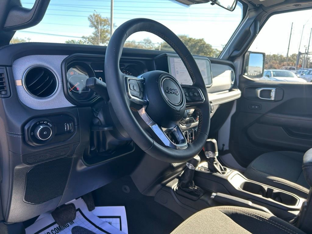 Used 2024 Jeep Wrangler Unlimited Sahara AWD/4WD image 16