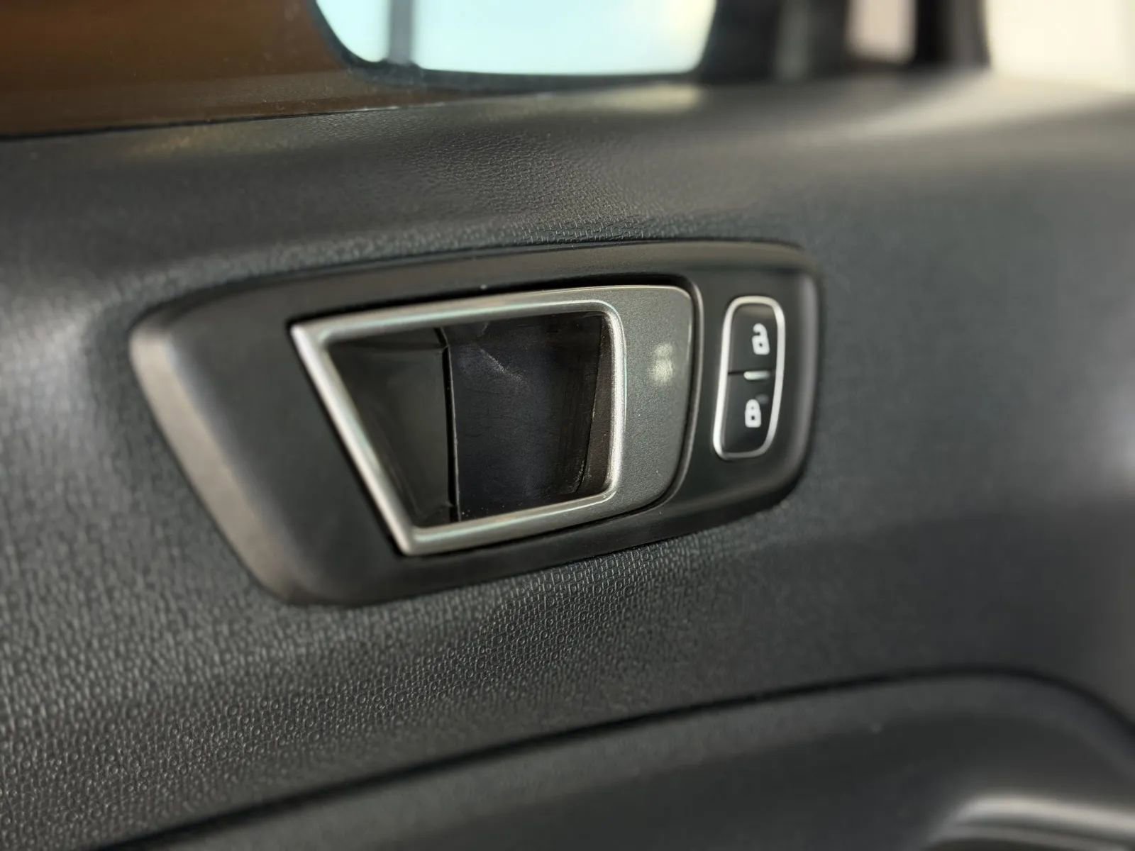 Used 2021 Ford EcoSport SE w/ SE Convenience Package image 24