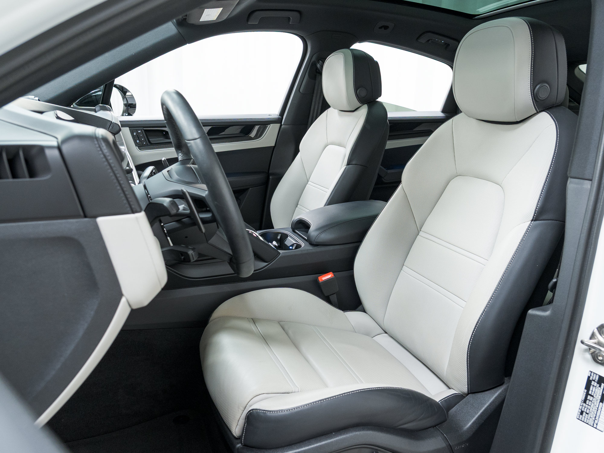 Used 2025 Porsche Cayenne S AWD/4WD image 16
