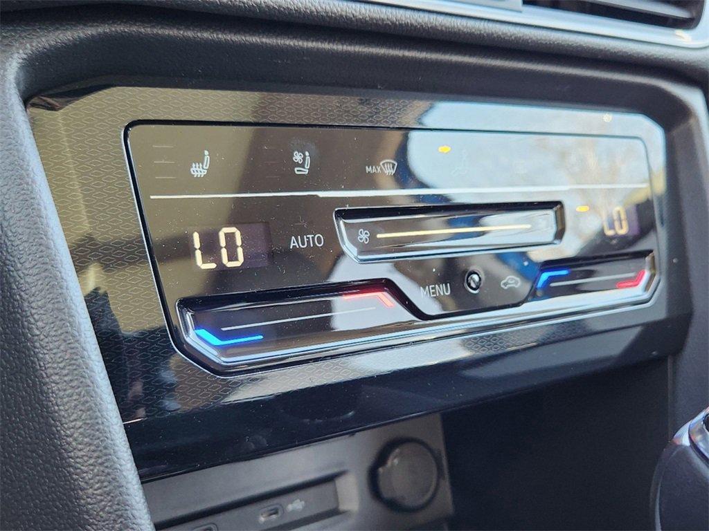 New 2025 Volkswagen Taos SEL image 14