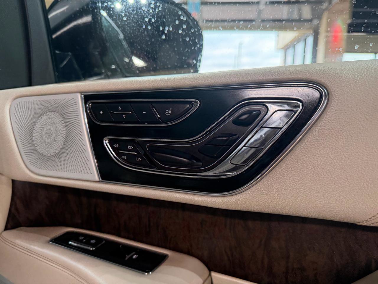 Used 2018 Lincoln Navigator Reserve w/ Technology Package AWD/4WD image 15