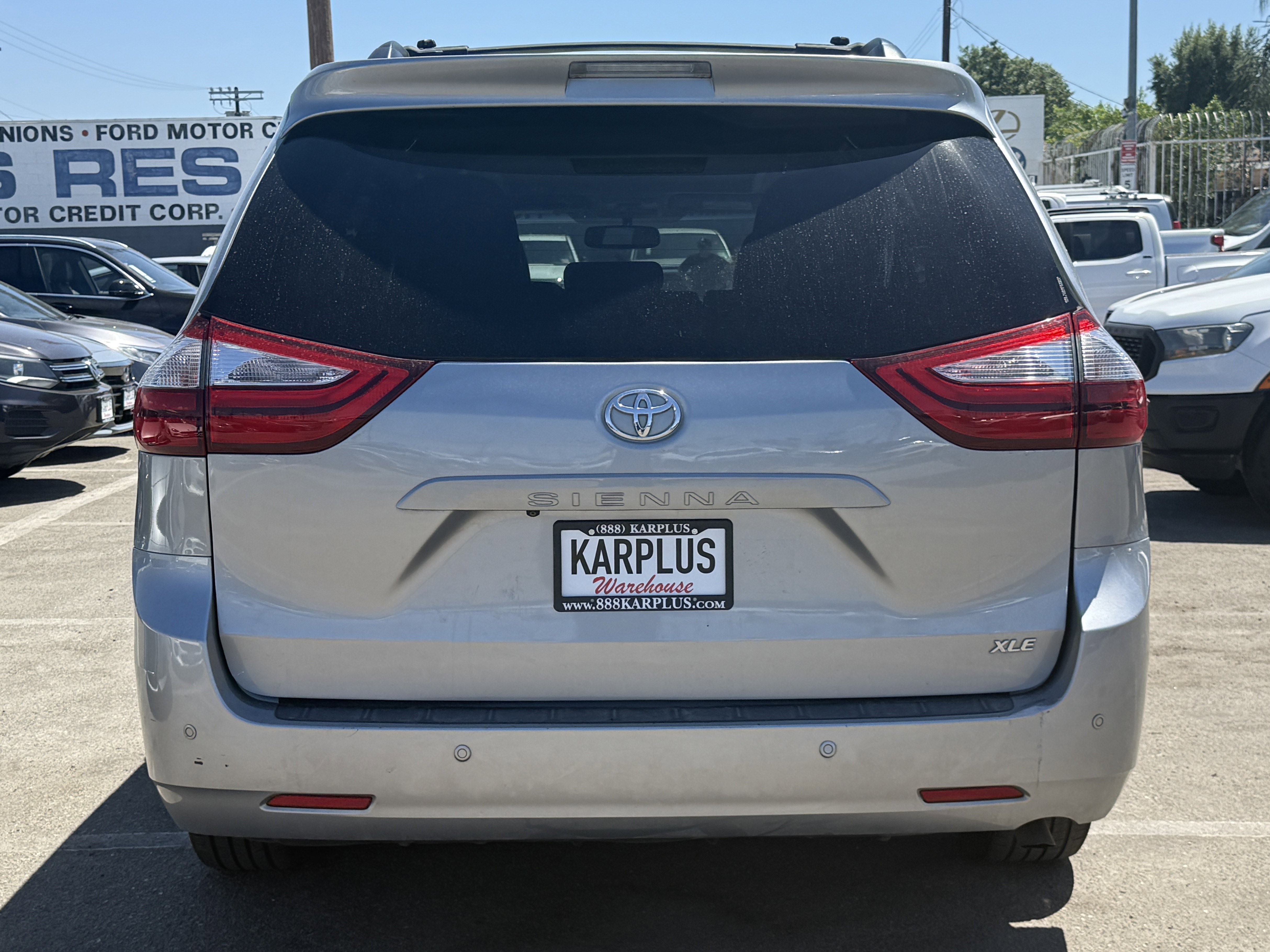 Used 2015 Toyota Sienna XLE w/ XLE Navigation Package image 8