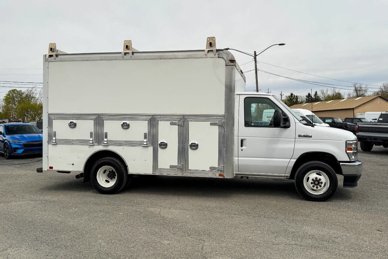 Used 2022 Ford E-350 and Econoline 350 Super Duty w/ Power Windows & Locks Group RWD image 2