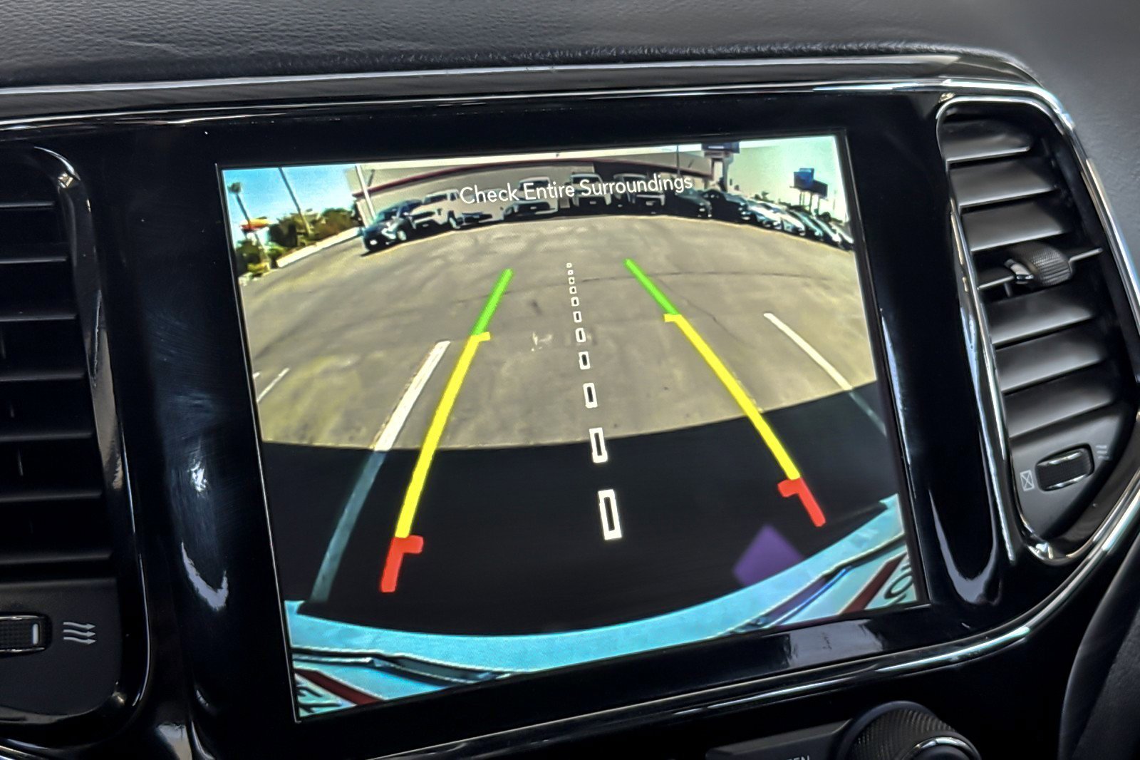 Used 2020 Jeep Grand Cherokee Altitude RWD image 19