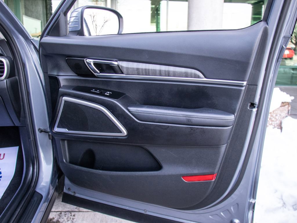 Used 2023 Kia Telluride EX w/ EX Captain's Chair Package image 21