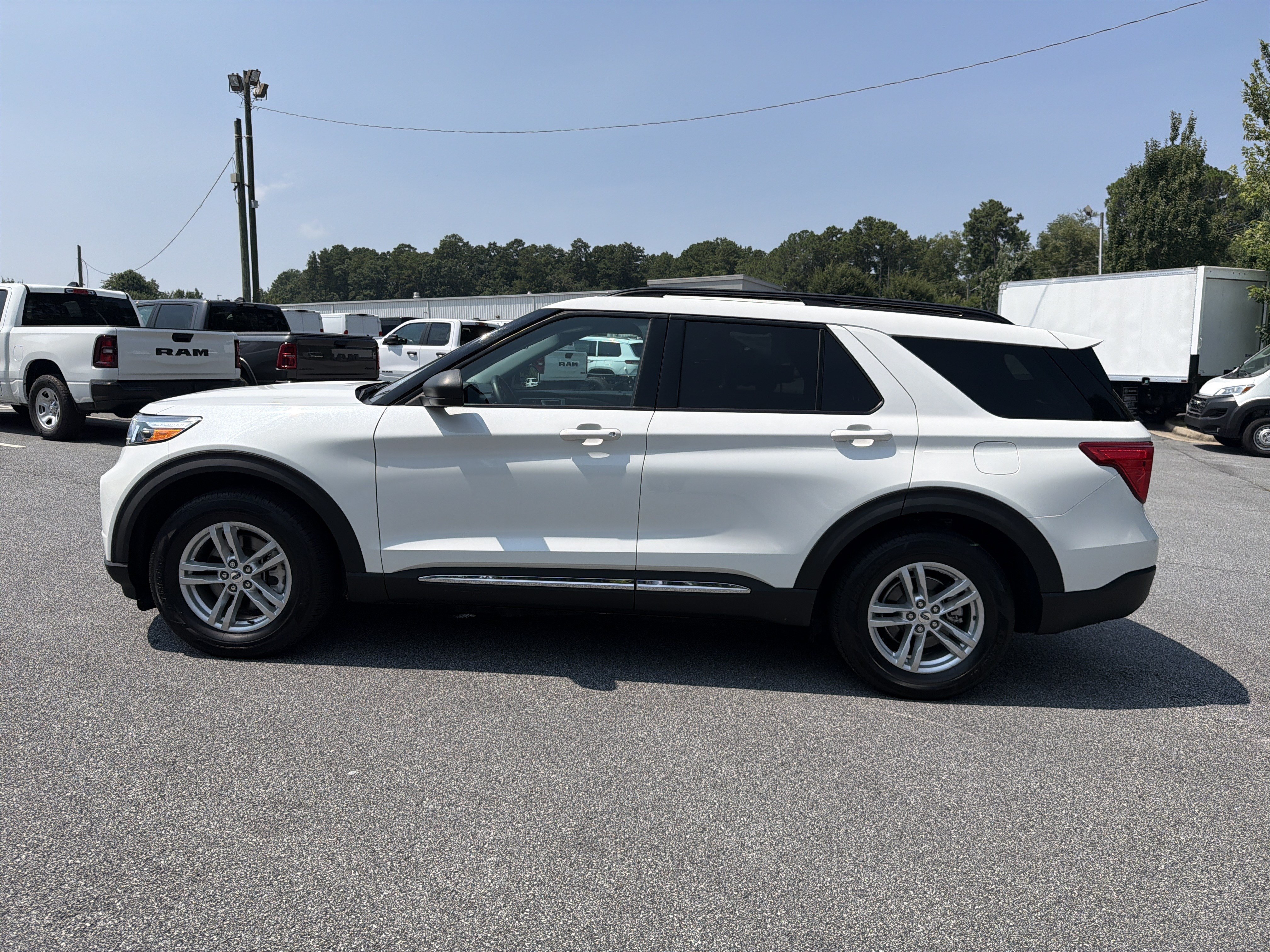 Used 2022 Ford Explorer XLT RWD image 4