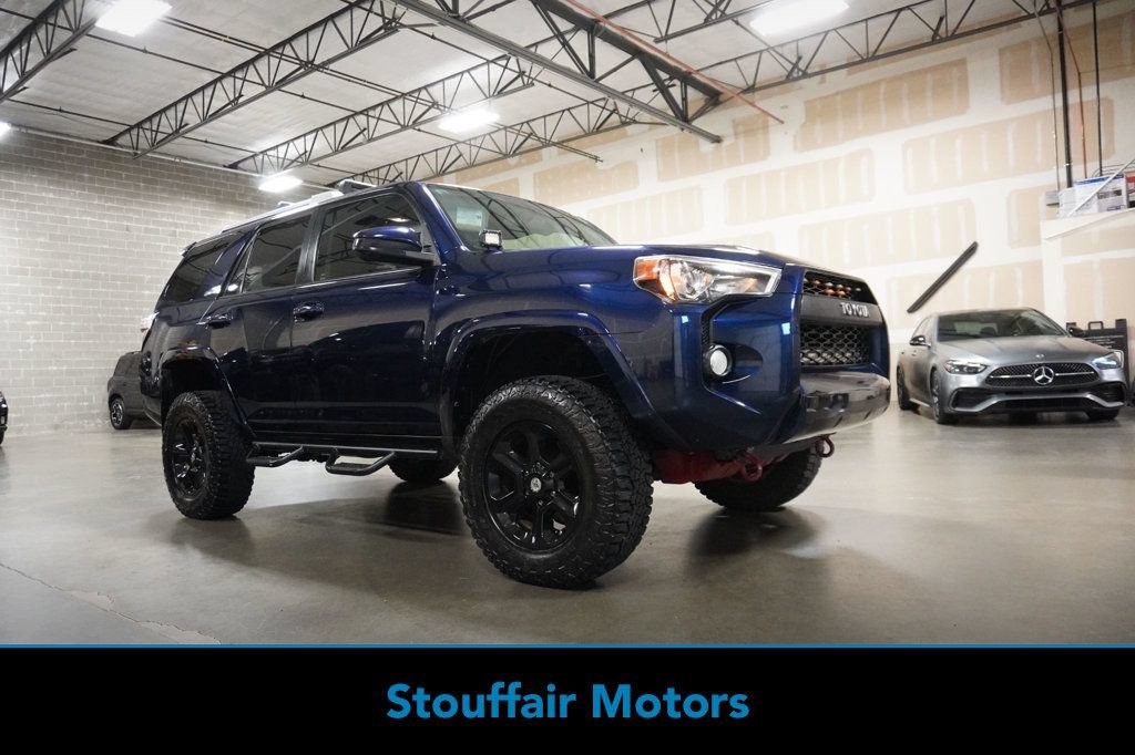 Used 2017 Toyota 4Runner SR5 AWD/4WD image 1