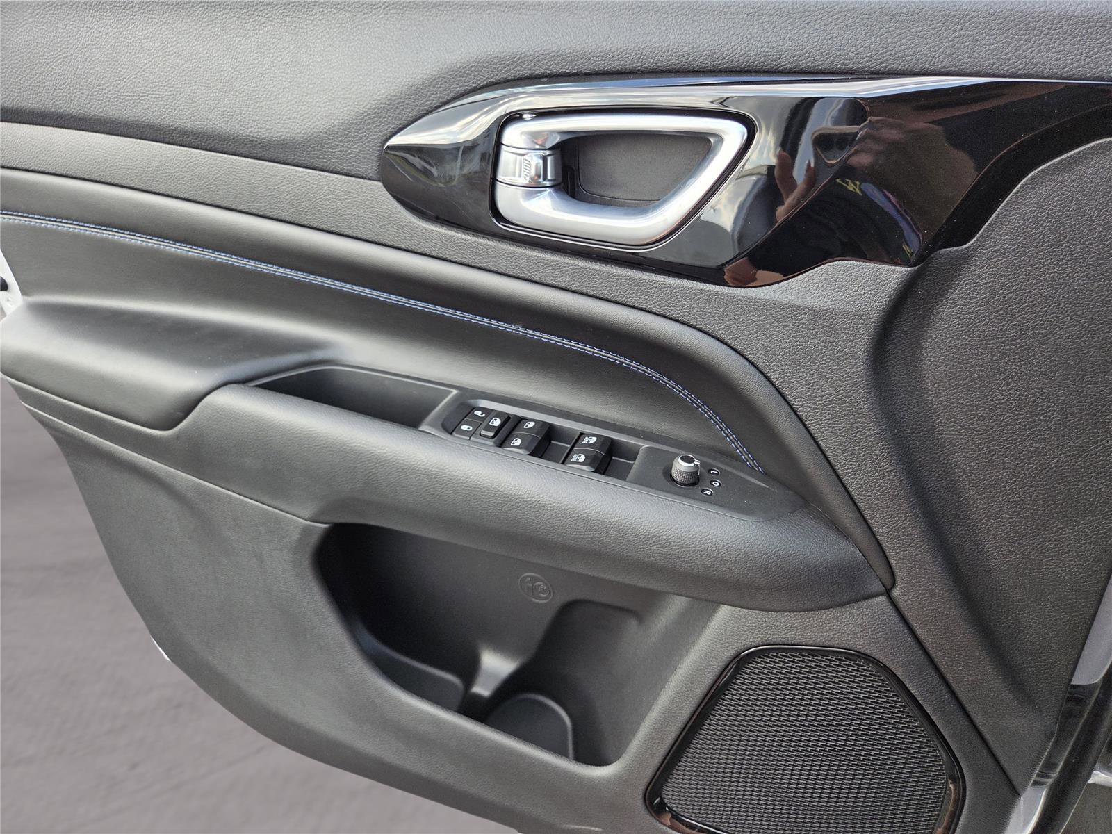 New 2026 Jeep Compass Latitude image 19