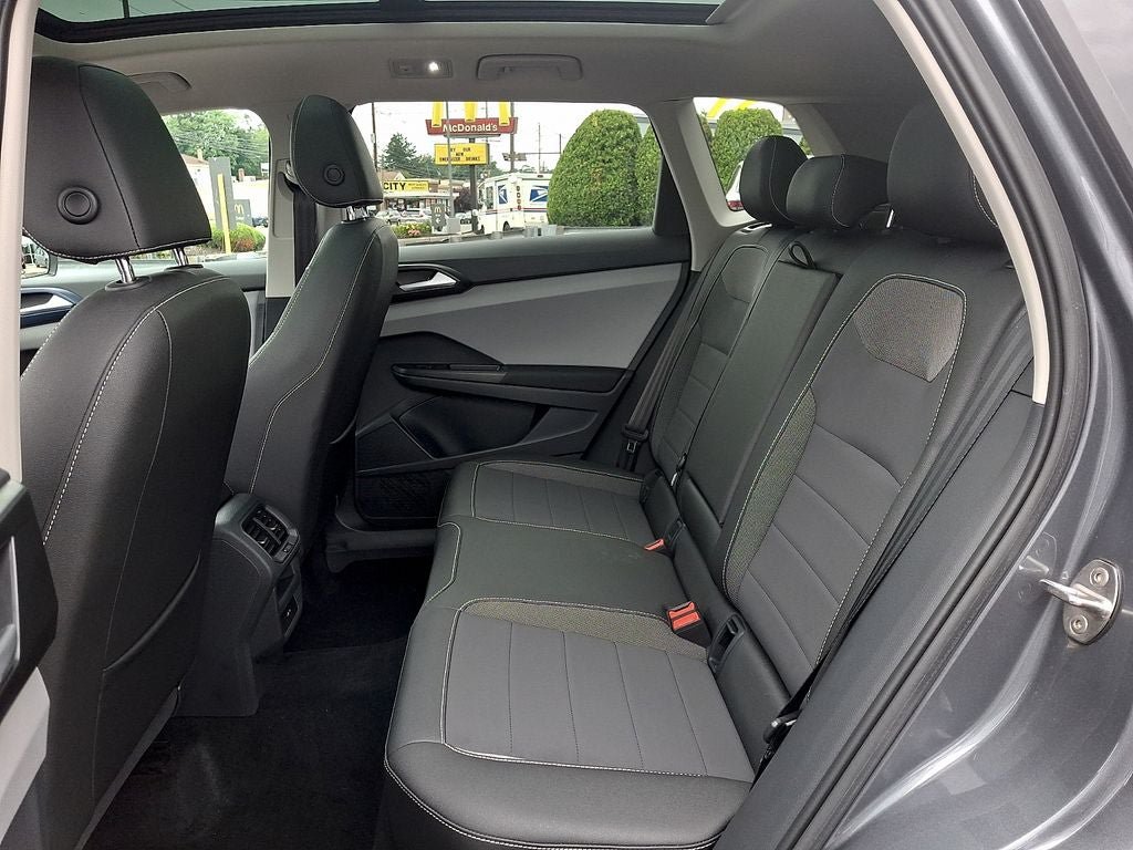 Used 2023 Volkswagen Taos SE w/ Panoramic Sunroof Package AWD/4WD image 10