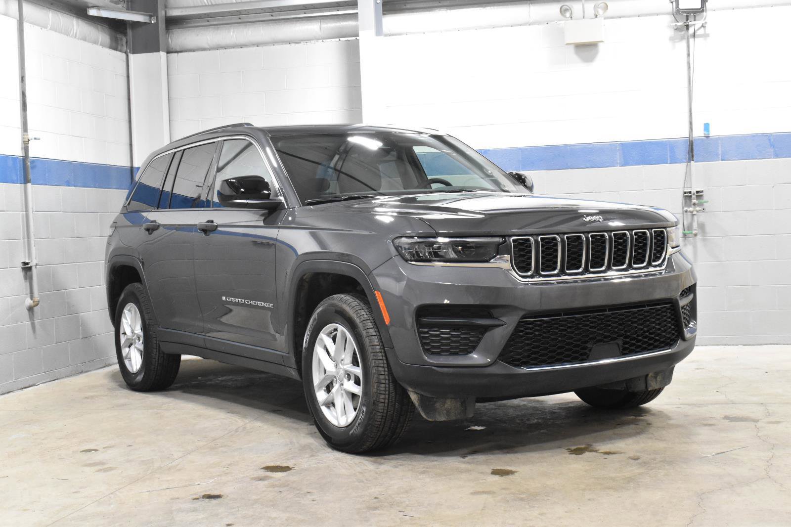 Used 2024 Jeep Grand Cherokee Laredo X AWD/4WD image 30