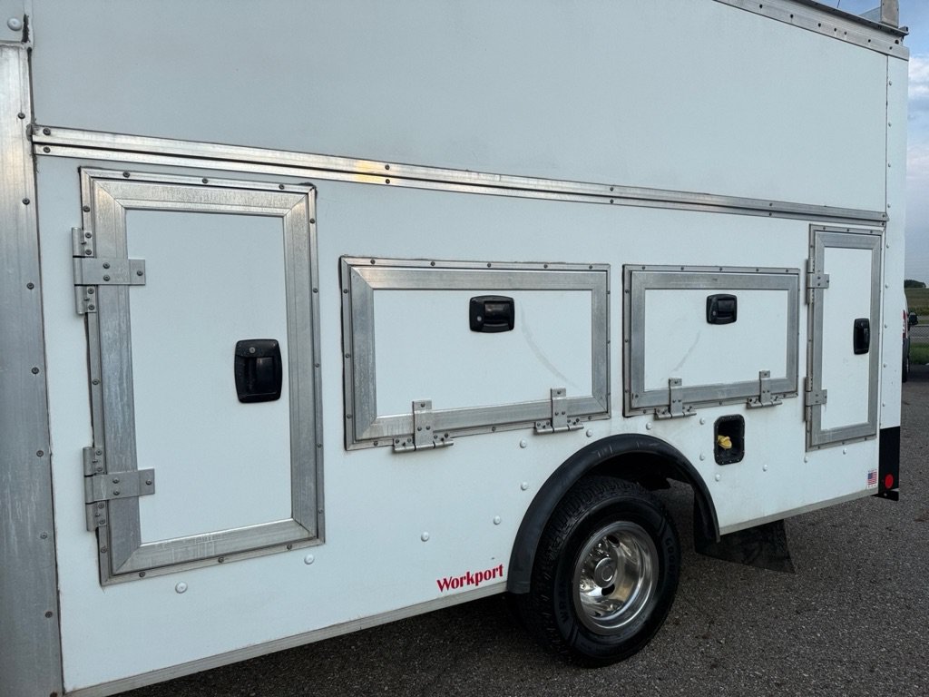 Used 2019 Ford E-350 and Econoline 350 Super Duty w/ Power Windows & Locks Group RWD image 9