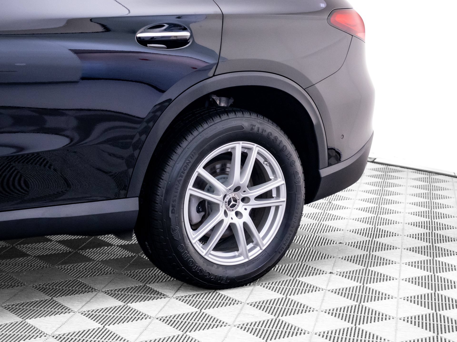 Used 2023 Mercedes-Benz GLC 300 4MATIC w/ Exclusive Trim Package image 35