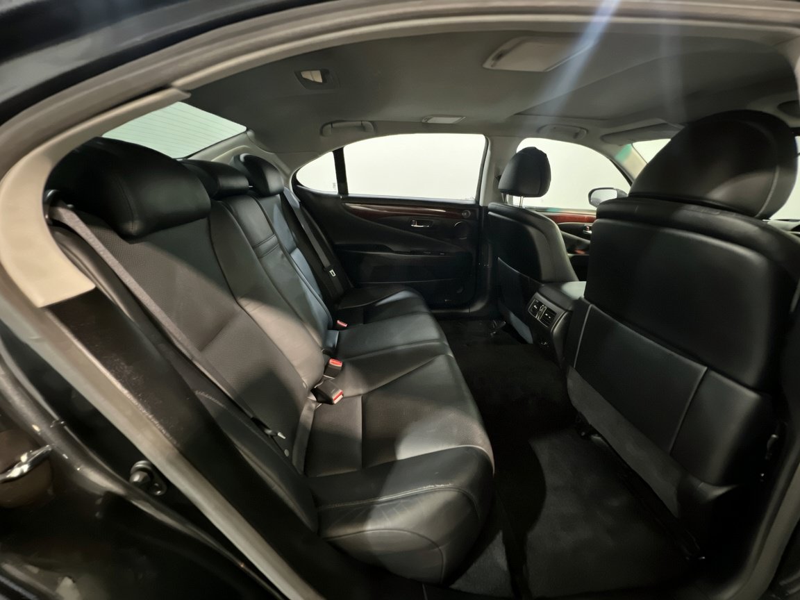 Used 2009 Lexus LS 460 L w/ Preferred Accessory Pkg RWD image 22