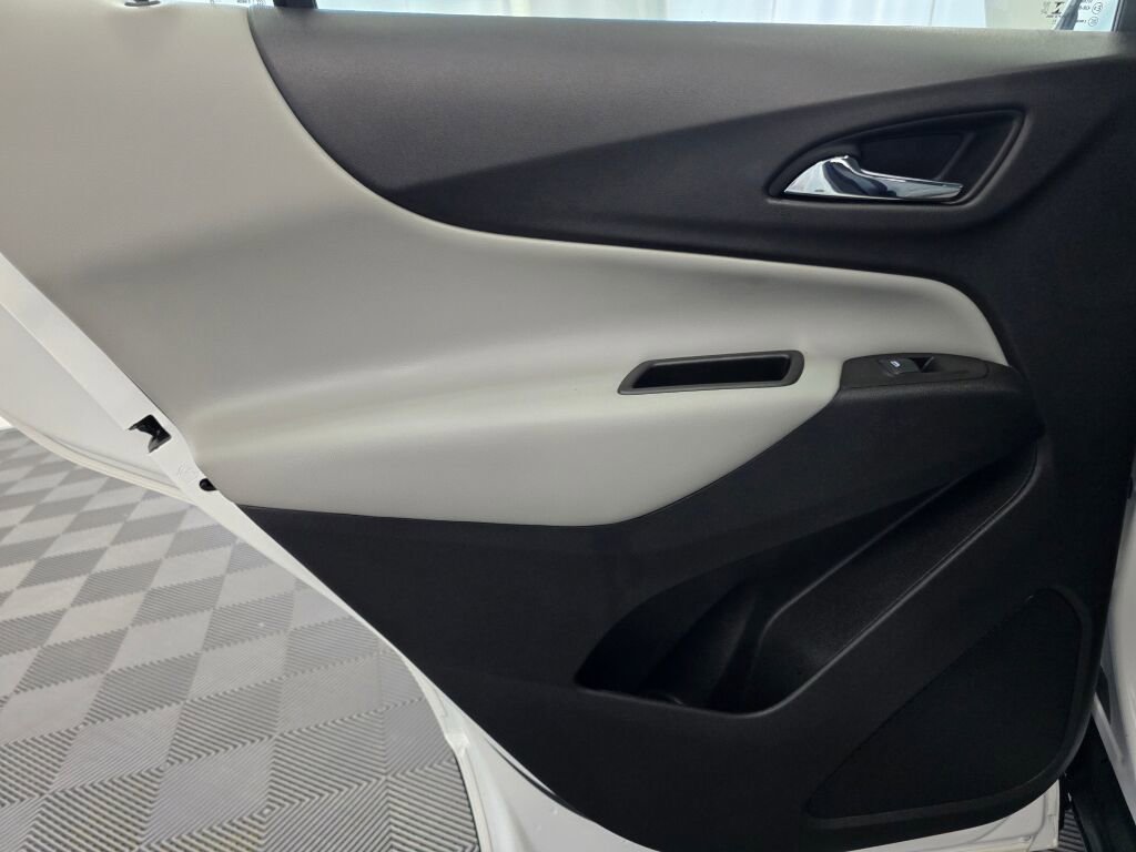 Used 2020 Chevrolet Equinox LS image 19