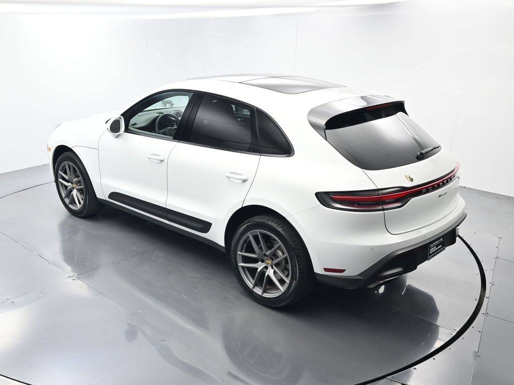 Certified 2025 Porsche Macan AWD/4WD image 37
