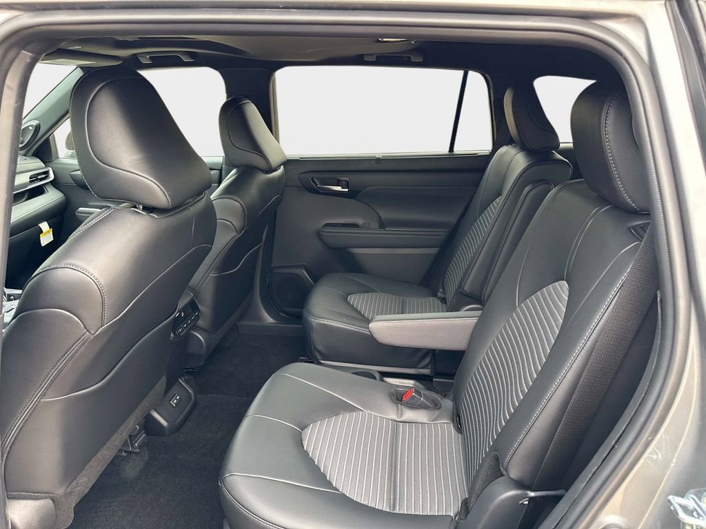 Used 2026 Toyota Highlander XSE image 13