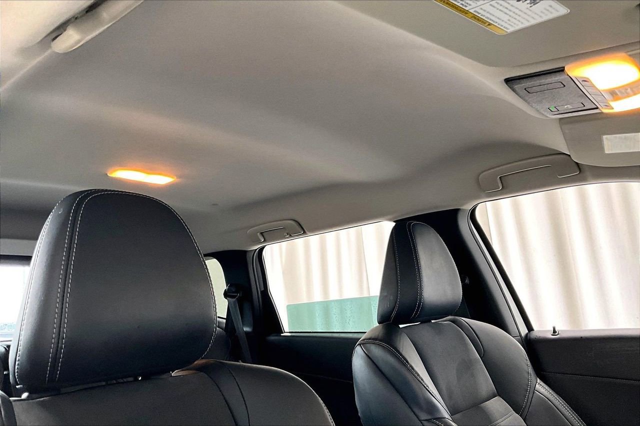 Used 2023 Mitsubishi Outlander SE image 27