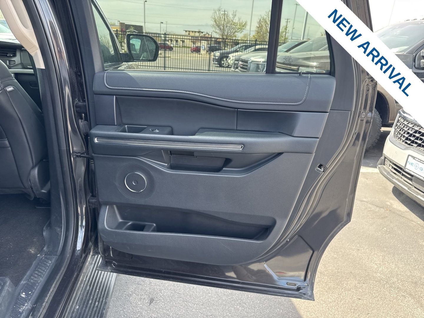 Used 2024 Ford Expedition Max XLT image 13
