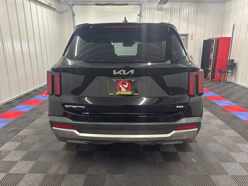 Used 2025 Kia Sorento EX AWD/4WD image 4