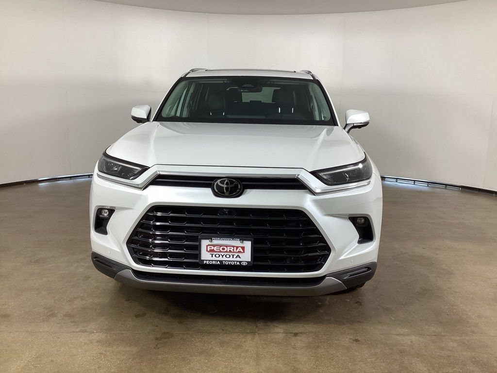 Used 2024 Toyota Grand Highlander AWD image 2