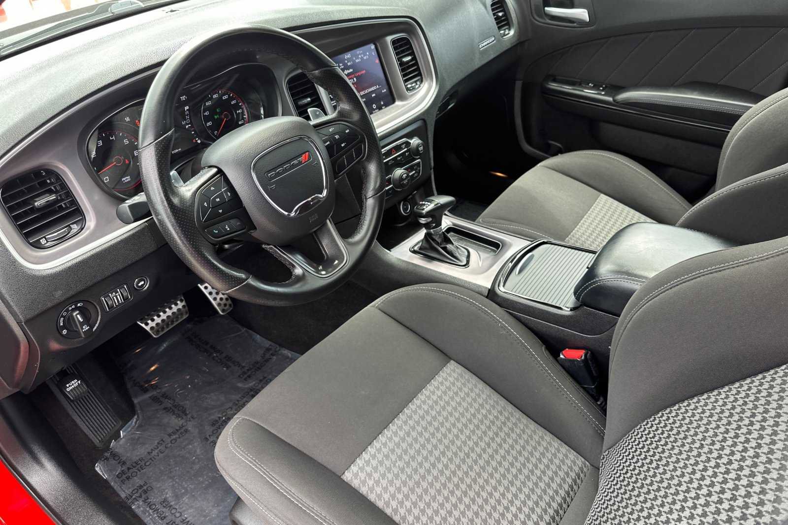Used 2022 Dodge Charger R/T w/ Blacktop Package image 9