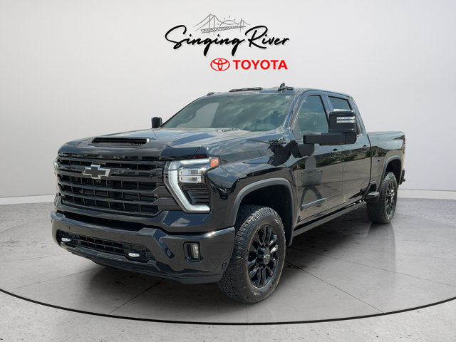 Used 2025 Chevrolet Silverado 2500 High Country w/ High Country Premium Package AWD/4WD image 3