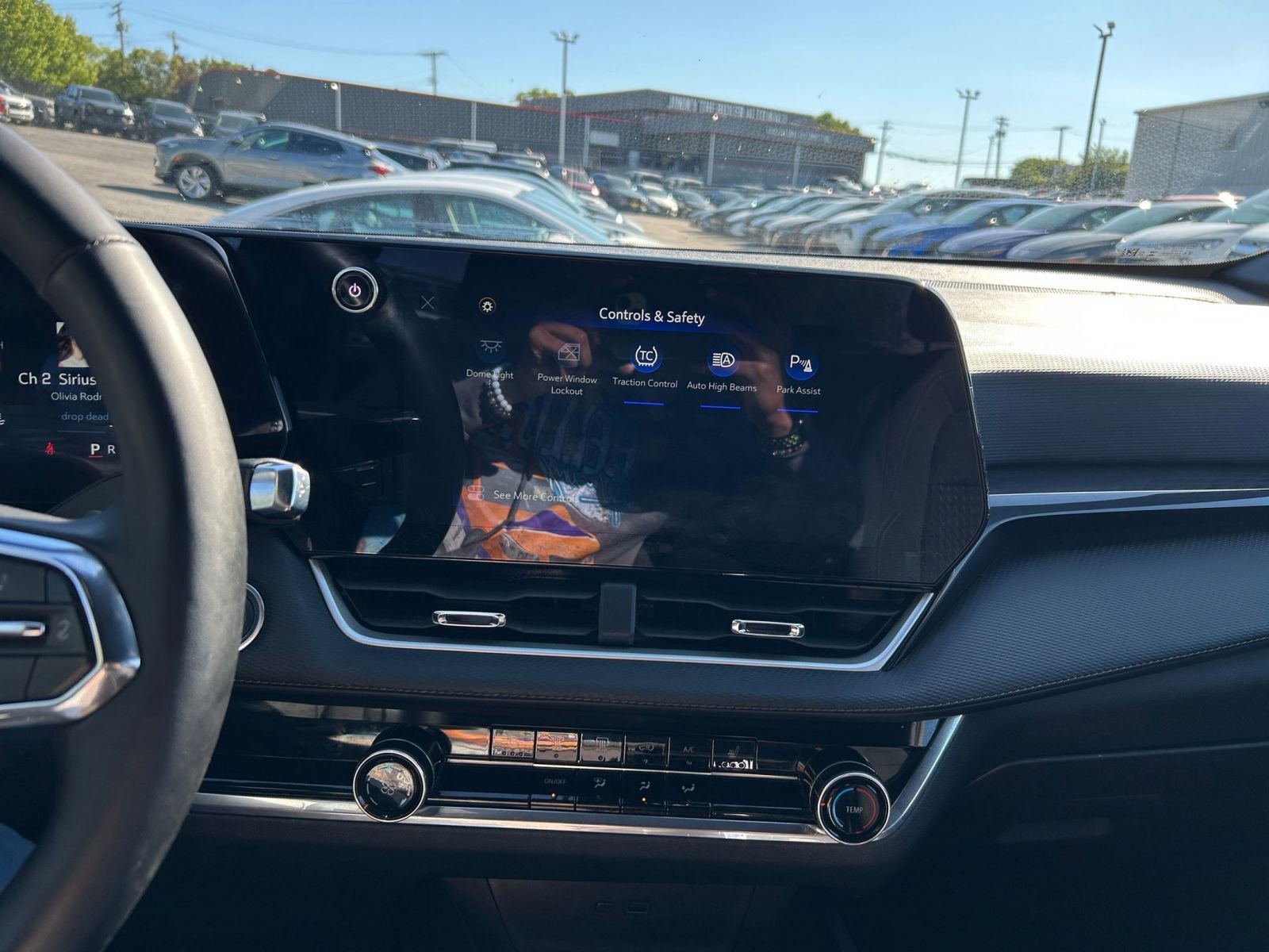 Used 2025 Chevrolet Equinox LT FWD image 17