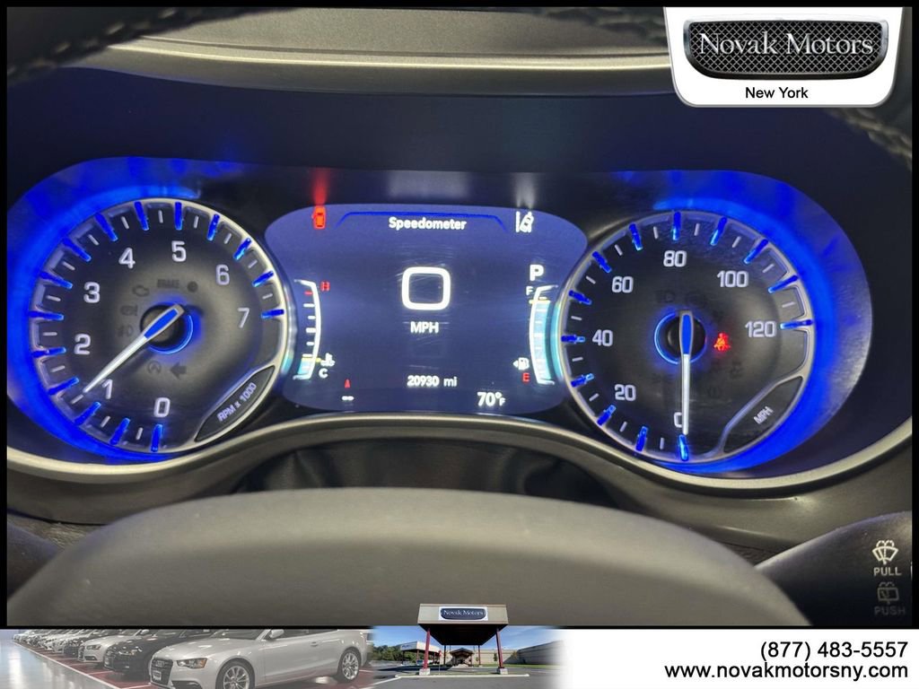 Used 2025 Chrysler Pacifica Select image 23