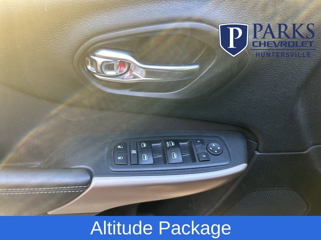 Used 2017 Jeep Cherokee Sport image 7