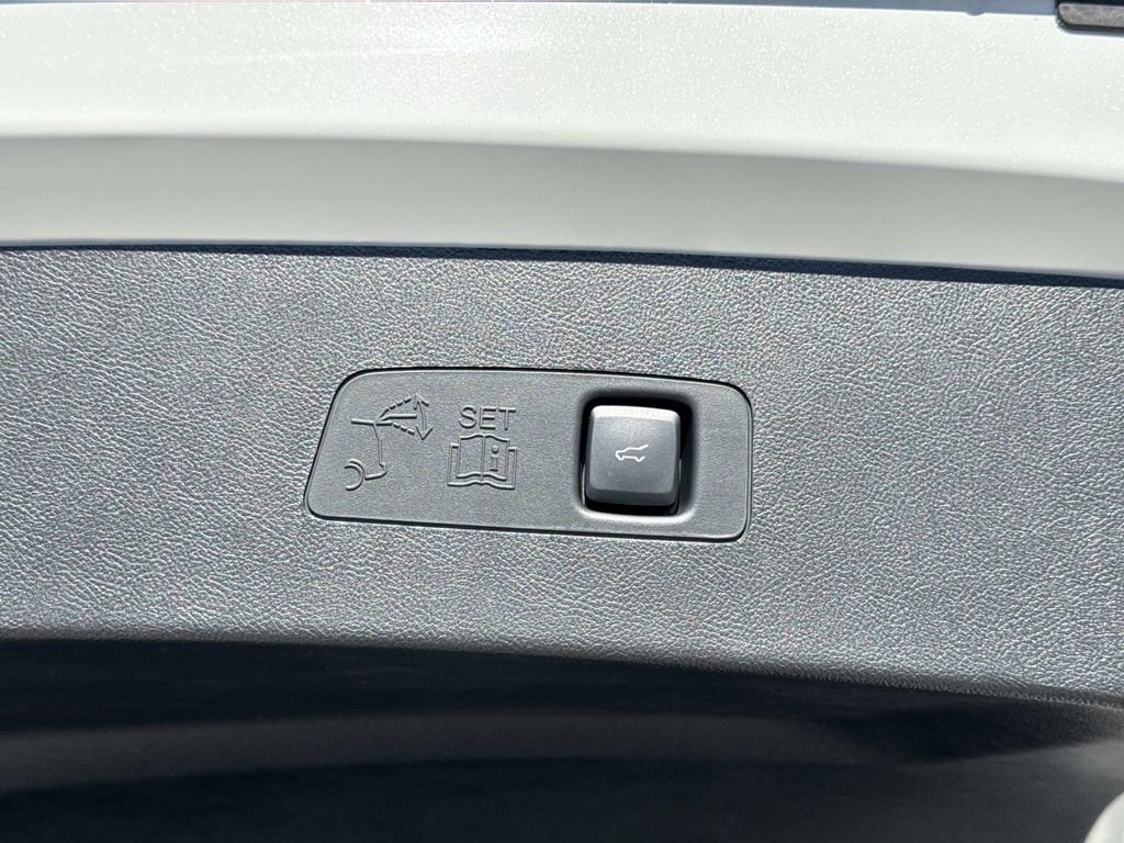 New 2026 Lincoln Corsair Premiere image 12