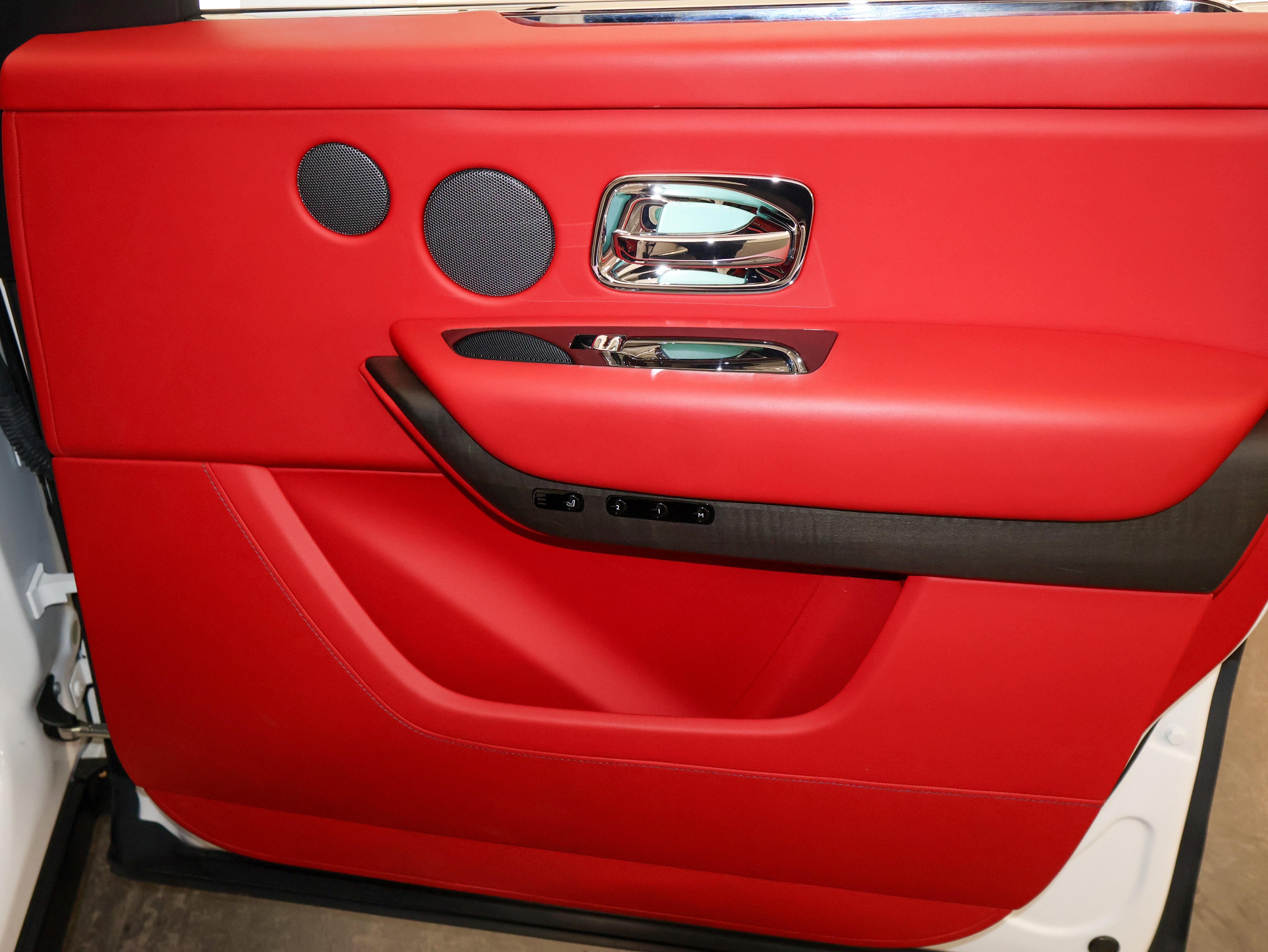 Used 2023 Rolls-Royce Cullinan image 65