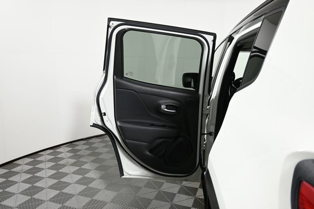 Used 2022 Jeep Renegade Limited w/ Sun, Sound & Wheels Group image 31