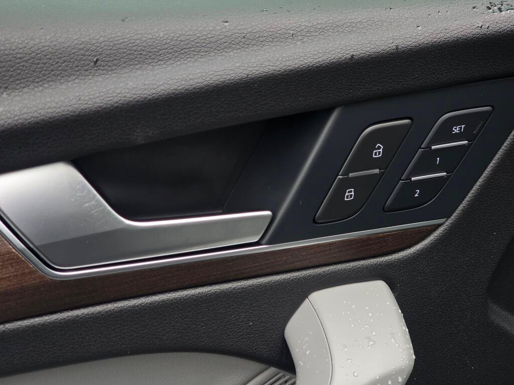 Used 2021 Audi Q5 Prestige w/ Prestige Package AWD/4WD image 38